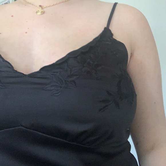 silk tank top with lace detailing - Picture 5 of 5